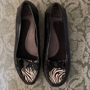 Bear Traps Black Leather Flats